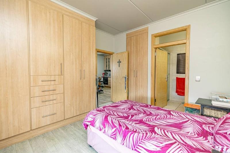 1 Bedroom Property for Sale in Bellair Western Cape